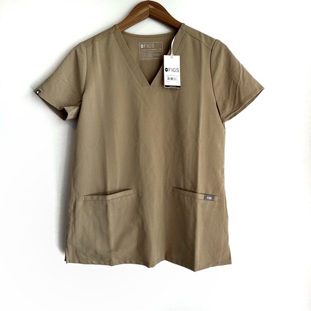 🆕 Figs Casma three-pocket top color: sandstone beige size xs NWT